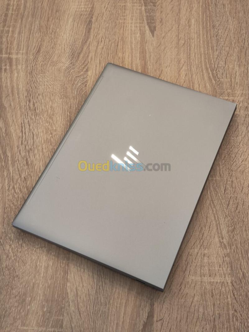 (VENDU) Station HP ZBook Firefly 14 G10 Ryzen 7 PRO 7840HS 32Go DDR5 512GB NVMe 14" FHD+ IPS 7