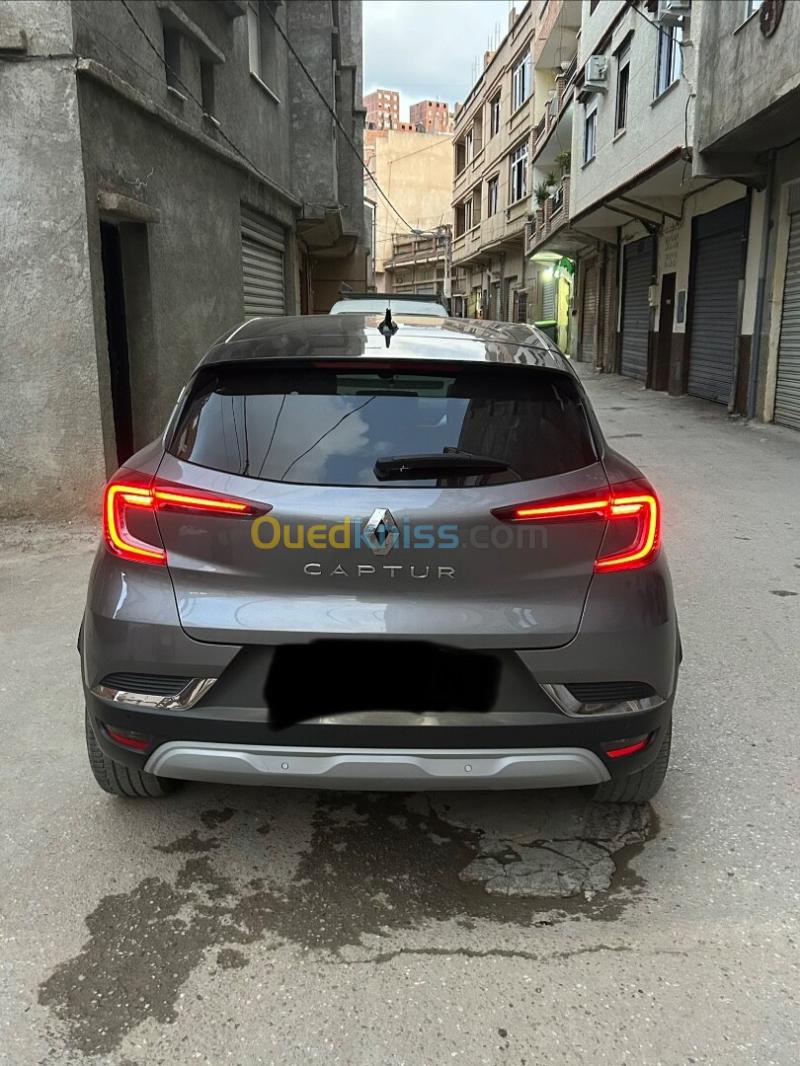 Renault Captur 2023 RS Line  3