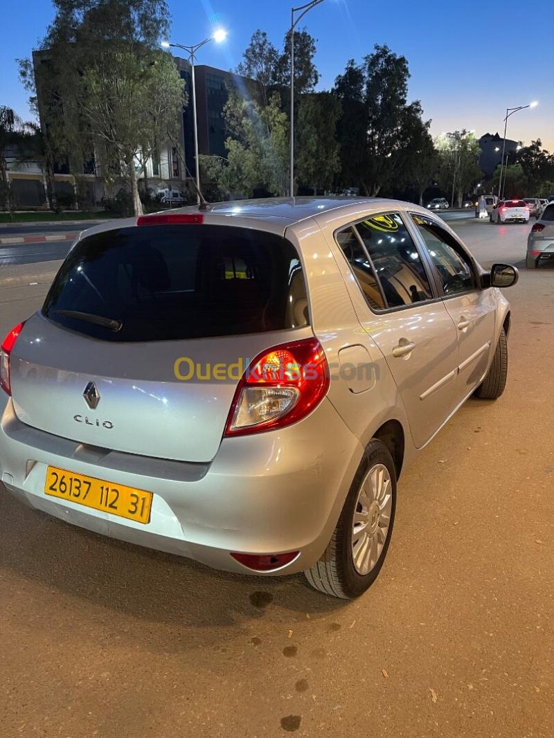 Renault Clio 3 2012 Night and Day 18