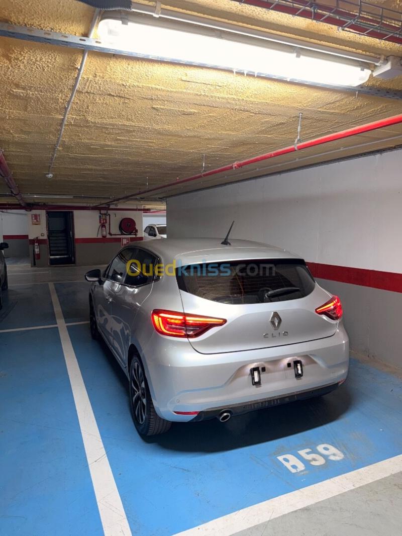 Renault Clio 5  2023  9