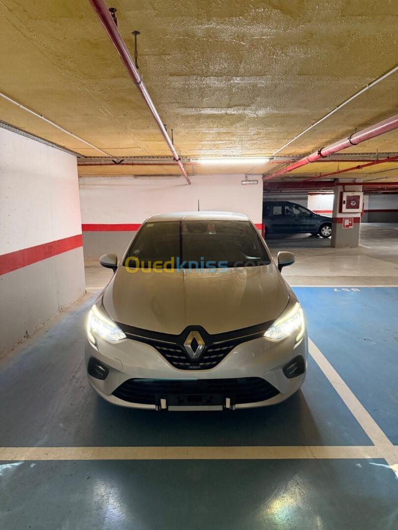 Renault Clio 5  2023  13