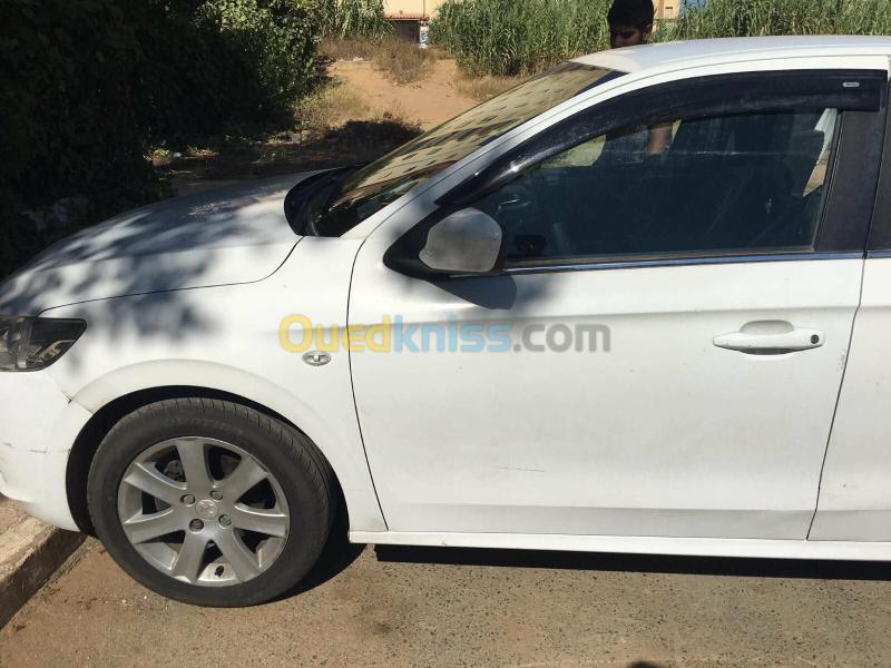 Peugeot 301 2016 Allure 6