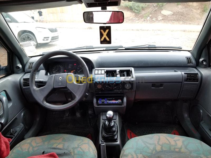 Renault Clio 2 1999 Clio 2 8