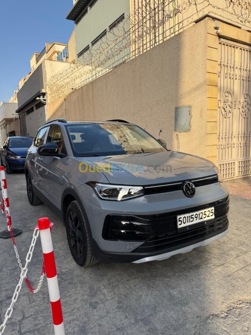 Volkswagen Tharu  2025 XR turbo black
