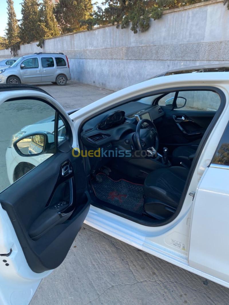 Peugeot 208 2015 Allure 5
