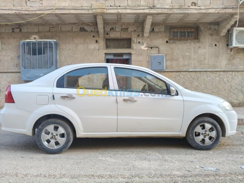 Chevrolet Aveo 4 portes 2015  21