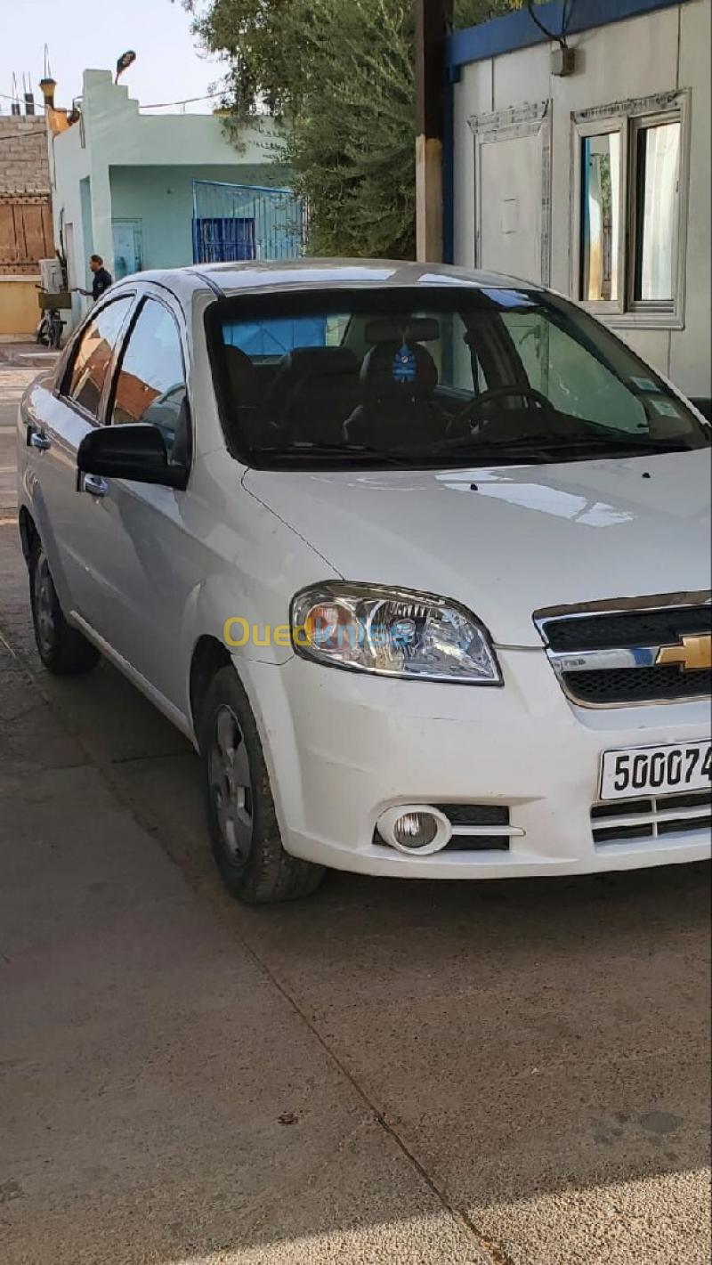 Chevrolet Aveo 4 portes 2015  17