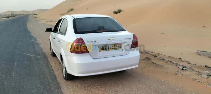 Chevrolet Aveo 4 portes 2015  3