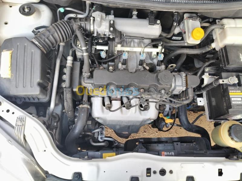 Chevrolet Aveo 4 portes 2015  14