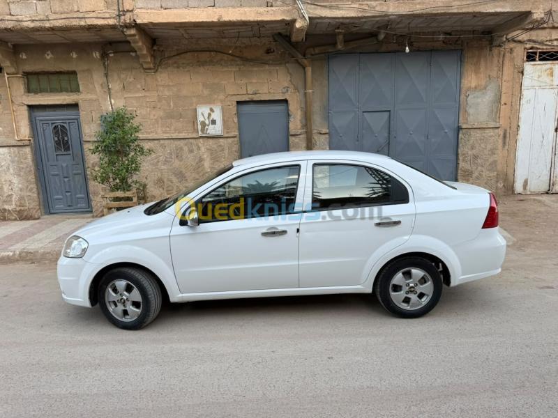 Chevrolet Aveo 4 portes 2015  5