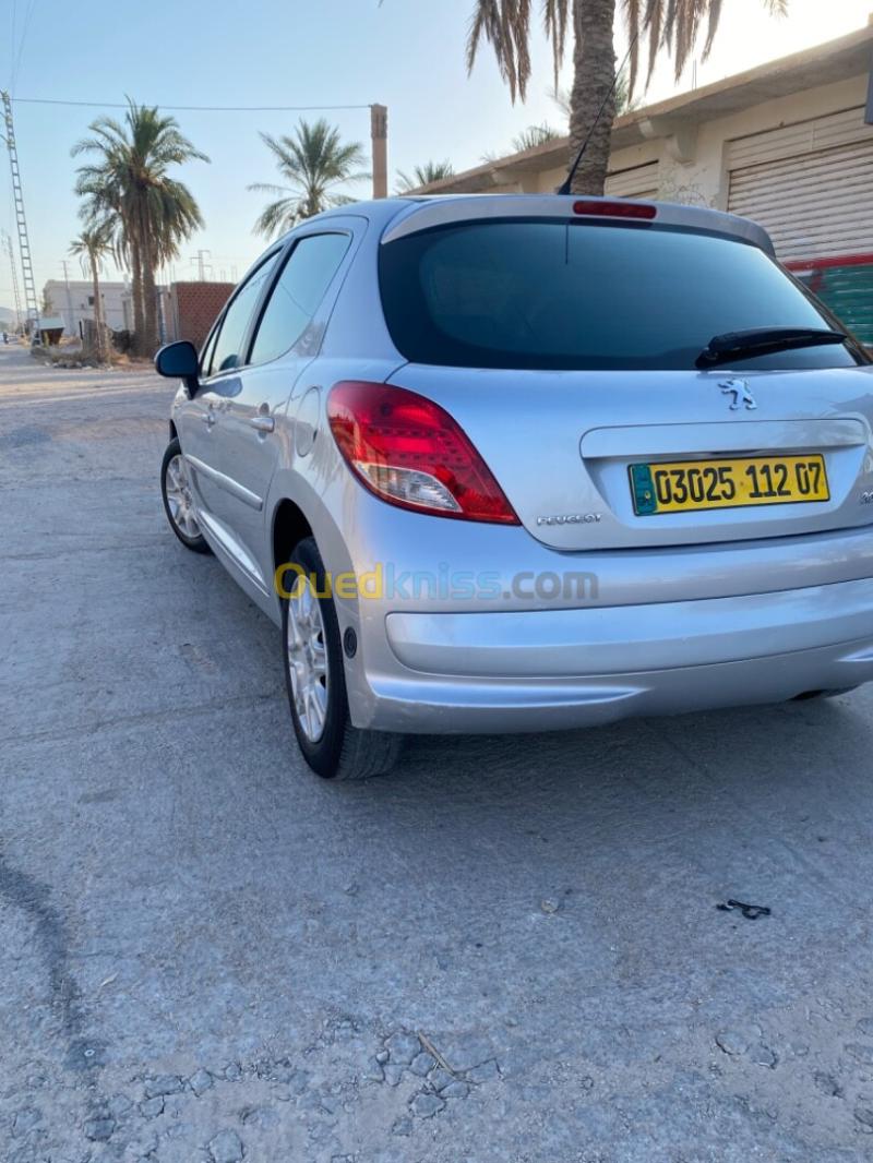 Peugeot 207 2012  4