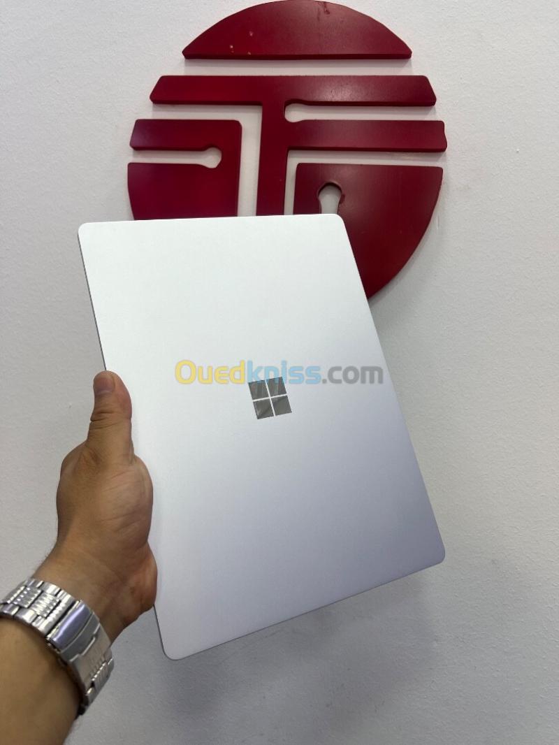 Microsoft surface go CPU I5 10em RAM 8gb NVME 128gb INTEL UHD 2
