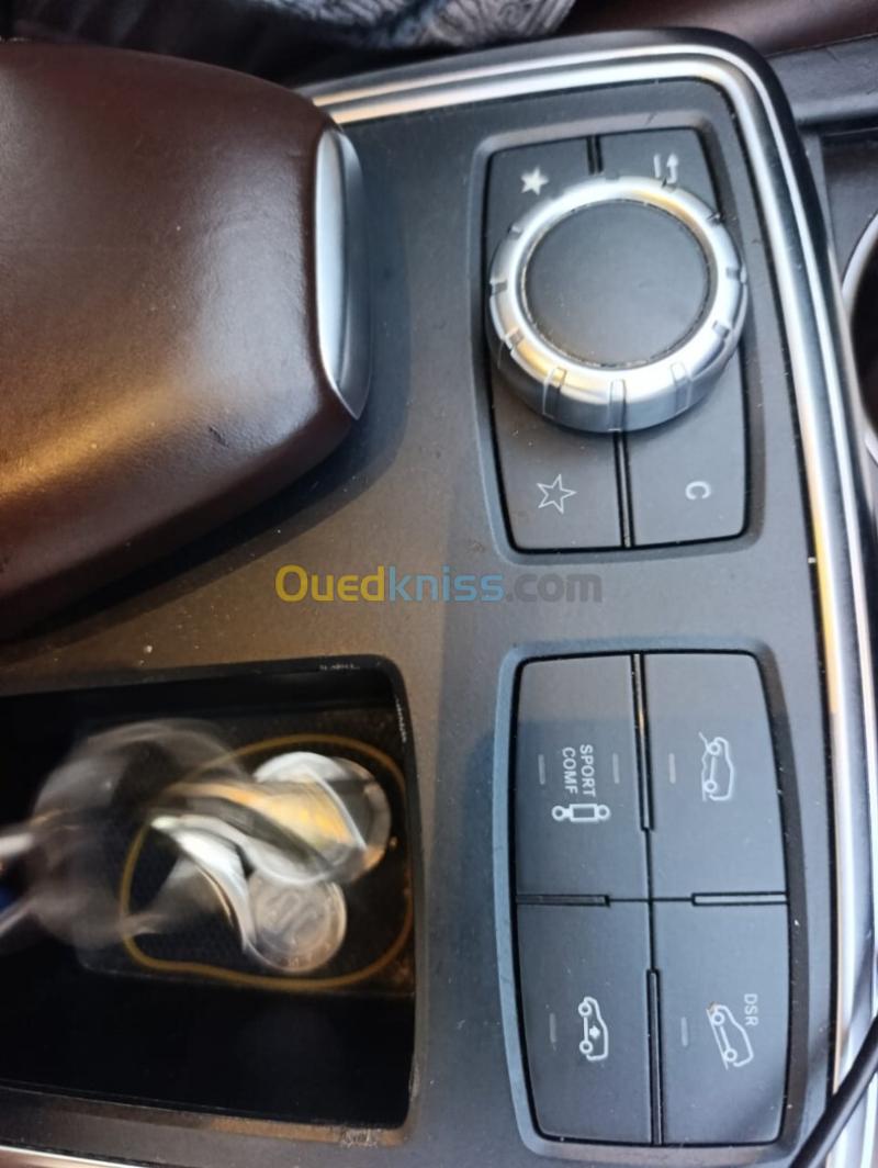 Mercedes Classe C 2014 250 AVANTGARDE Designo 11