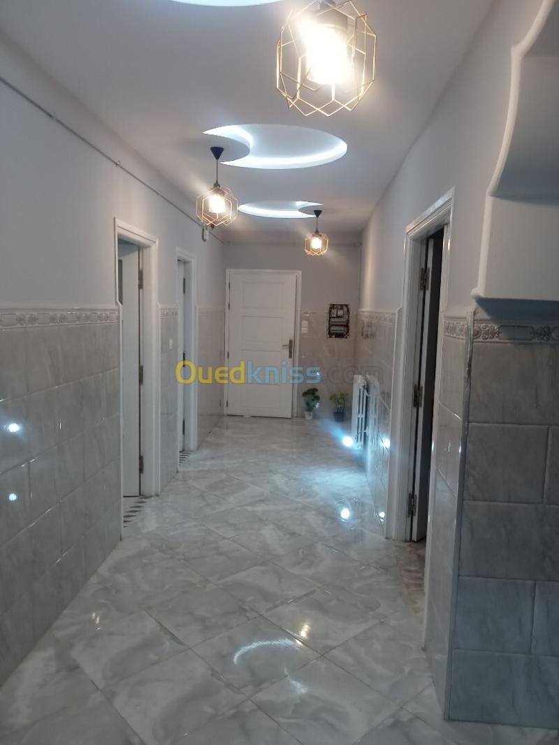 Location Appartement Niveau de villa F4 Alger Ain naadja
