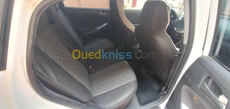 Hyundai Accent RB  5 portes 2017 Préstige 2