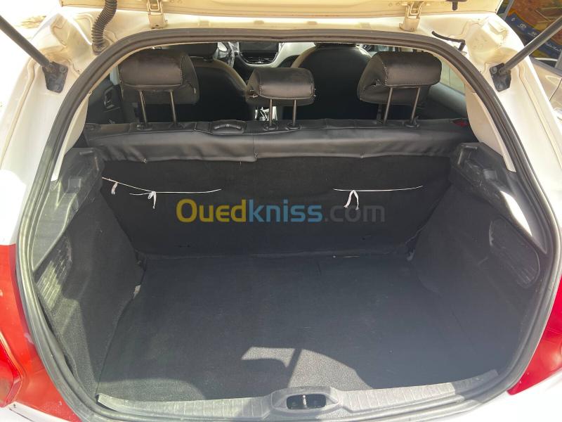 Peugeot 208 2015 Active 10