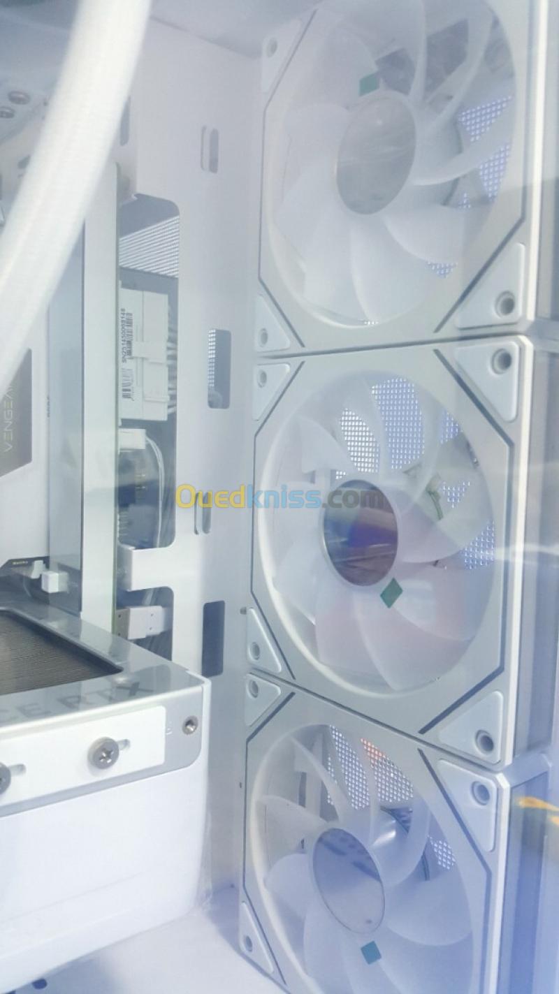UNITE GAMING RYZEN 7 9800X3D 32G RTX 5070TI 16G FULL WHITE 11