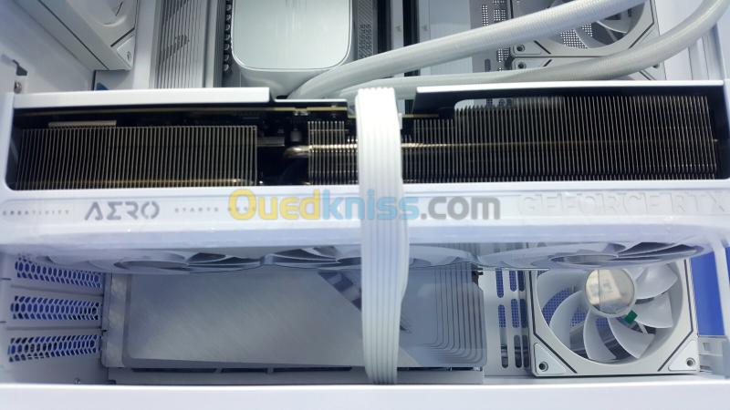 UNITE GAMING RYZEN 7 9800X3D 32G RTX 5070TI 16G FULL WHITE 16