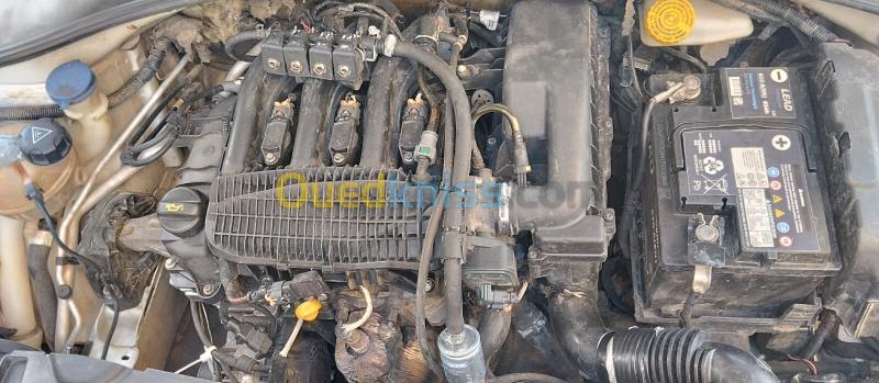 Peugeot 301 2013 Allure 4
