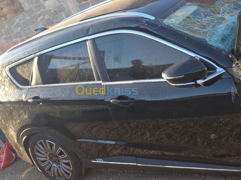 Jetour  X70 PLUS 2025 Luxury Edition 7 places  3