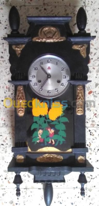  Horloge mécanique murale à pendule, ancienne d'occasion. 
