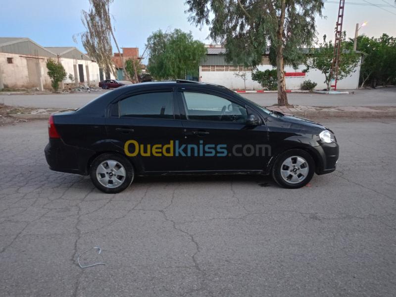 Chevrolet Aveo 4 portes 2012  7