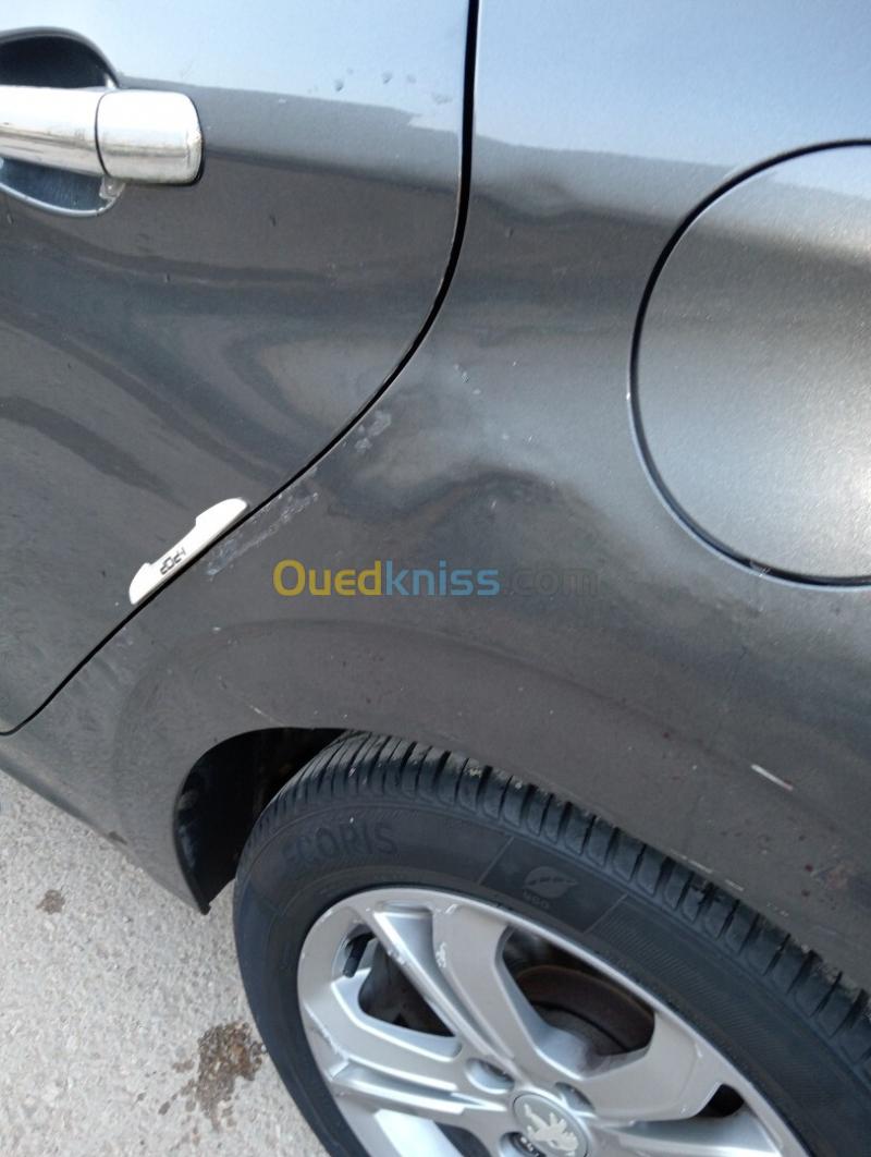 Peugeot 208 2014 Allure 4