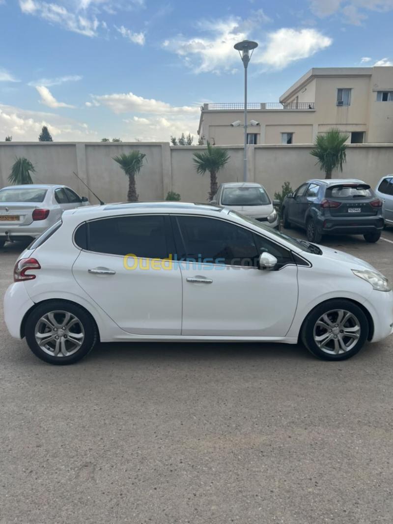 Peugeot 208 2015 Allure Facelift 3