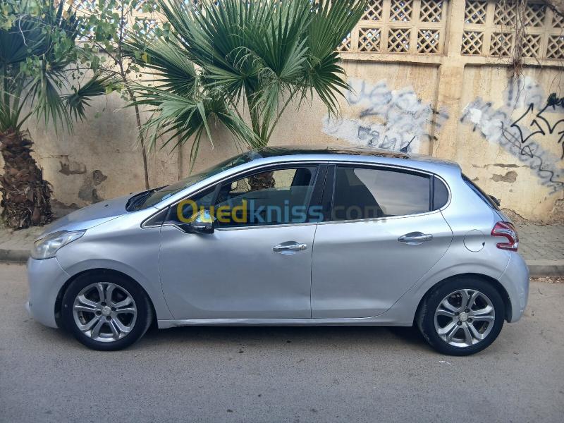 Peugeot 208 2015 Allure 5