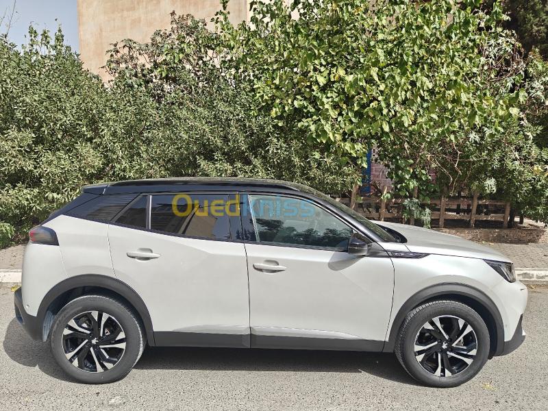 Peugeot 2008 2023 GT 11