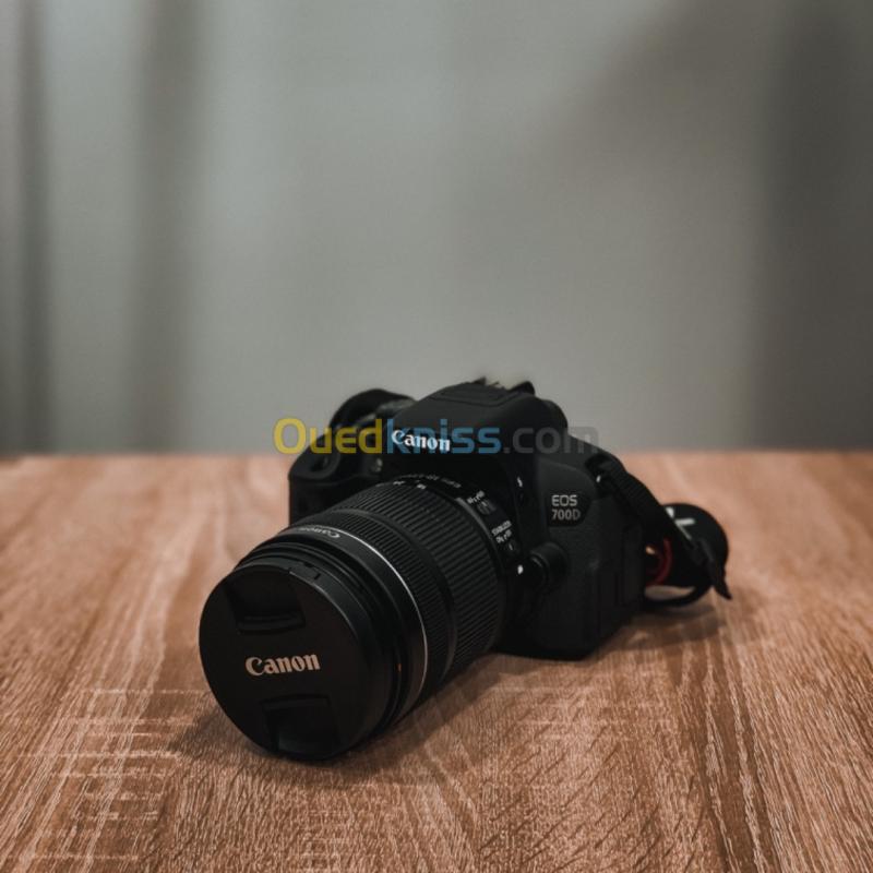 Canon EOS 700D avec Lens 18-55 mm
