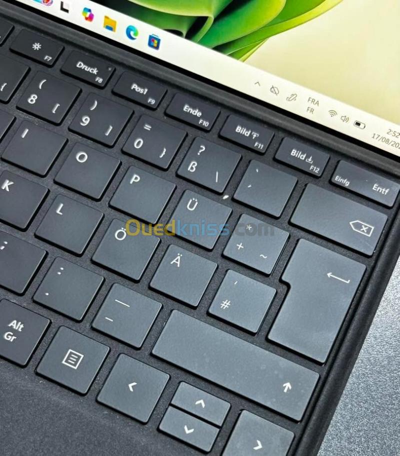 MICROSOFT SURFACE PRO 9 INTEL CORE i5 1235U 2.50GHz UP TO 4.40GHz  8Go LPDDR5 256Go SSD NVME INTEL IRIS XE GRAPHICS 13 INCH 2.8K TACTILE DETACHABLE 5
