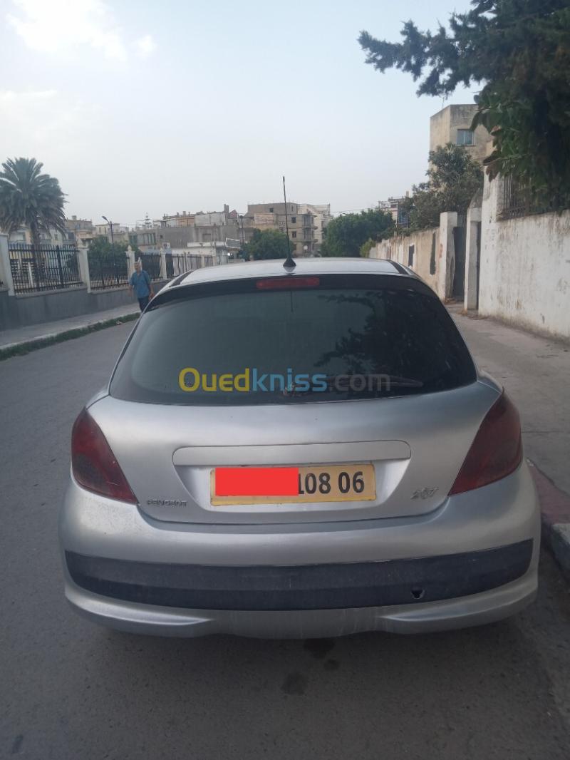Peugeot 207 2008  4