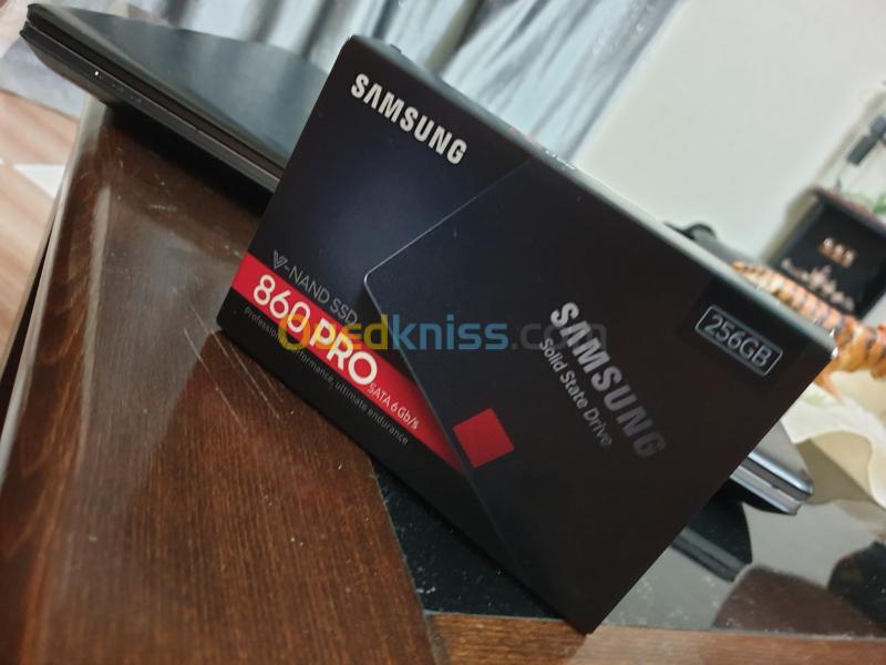  Disque Dur SSD Samsung 860 Pro - 256Go, Black