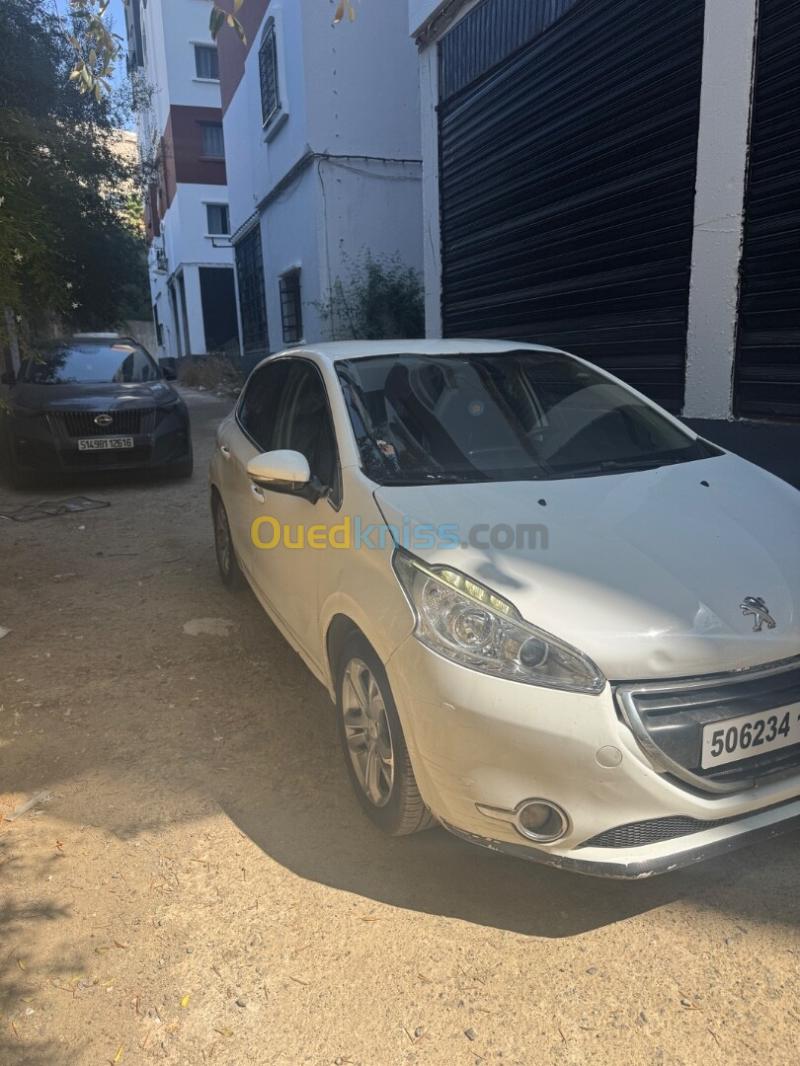 Peugeot 208 2013 Allure 2