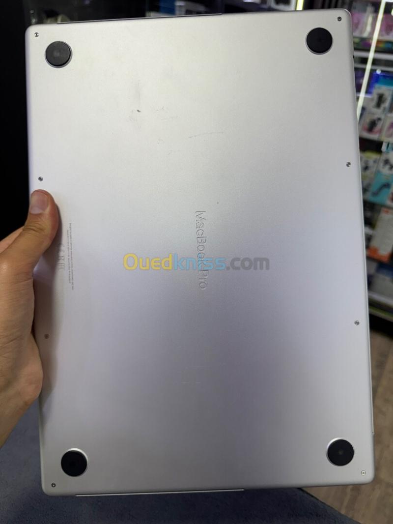 MacBook Pro M1 MAX 16" 64G 512G etat 10/10 cycle 86 MDM 11