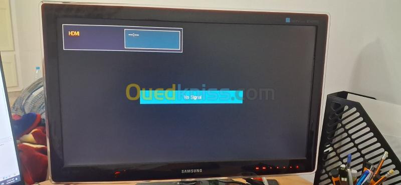 téléviseur Samsung 27" ( 27 pouces) 2