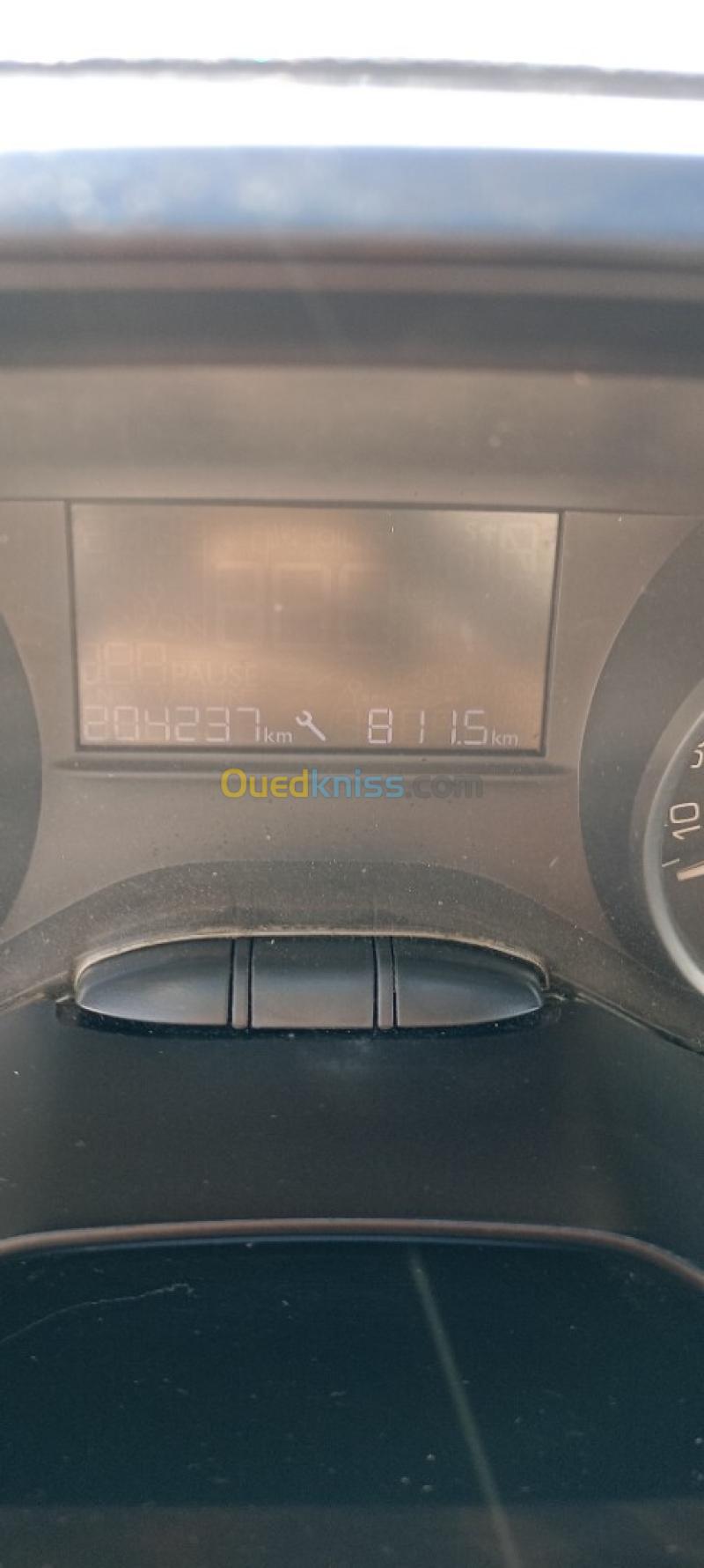 Peugeot 208 2016 208 8