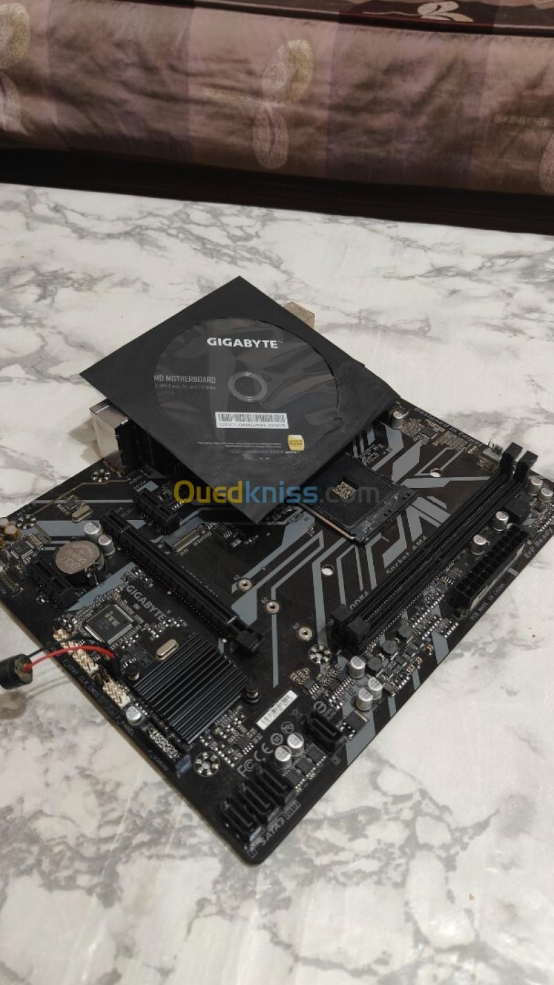 Gigabyte B450 wahda mles rams slot matemchich 2