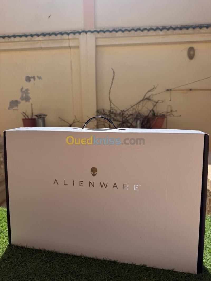 Alienware m16 R1 i7 13700HX RTX 4070 8GB 32GB DDR5 2TB SSD 16 9