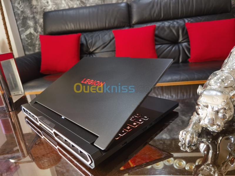 LENOVO LEGION 7 Pro - AMD Ryzen 9 9955HX - RTX 5070 Ti 12Go - Écran 16" OLED QHD+ 240Hz - RAM 32Go - SSD 1To 4