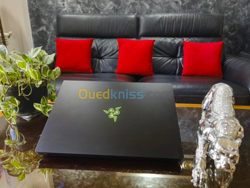 RAZER BLADE 16 - Intel i9-14900HX - RTX 4090 16Go - Écran 16" OLed QHD+ 240Hz - RAM 32Go - SSD 2TB 2