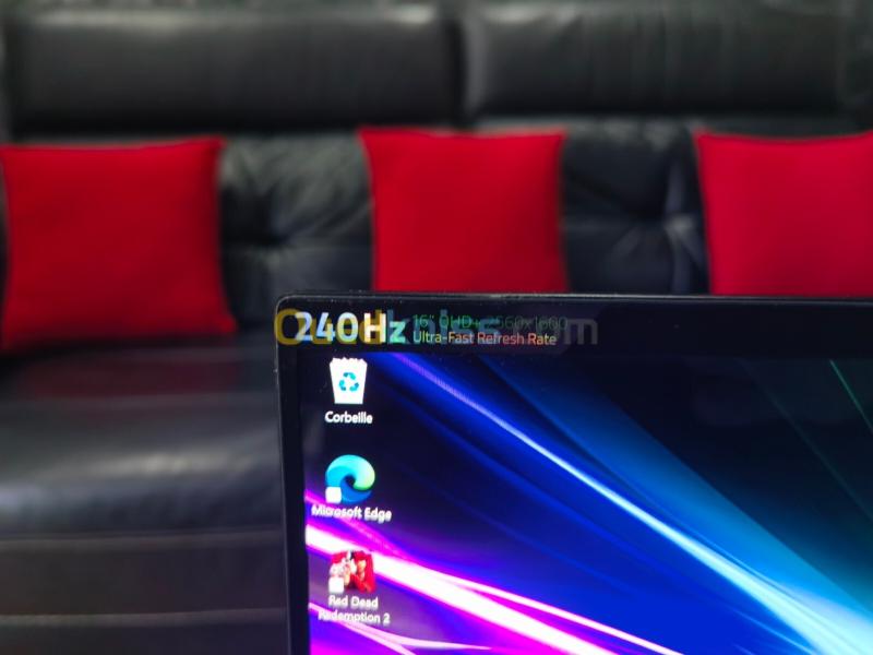 RAZER BLADE 16 - Intel i9-14900HX - RTX 4090 16Go - Écran 16" OLed QHD+ 240Hz - RAM 32Go - SSD 2TB 3