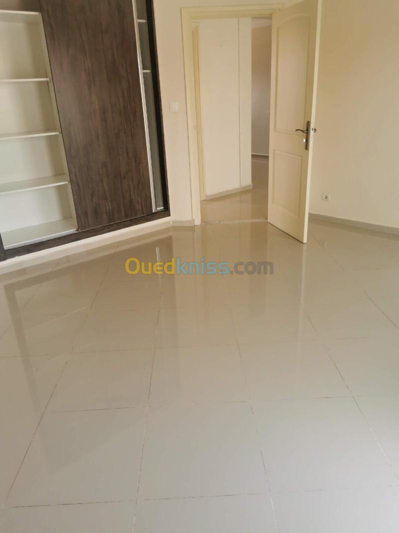 Location Appartement Niveau de villa F4 Alger Dely brahim