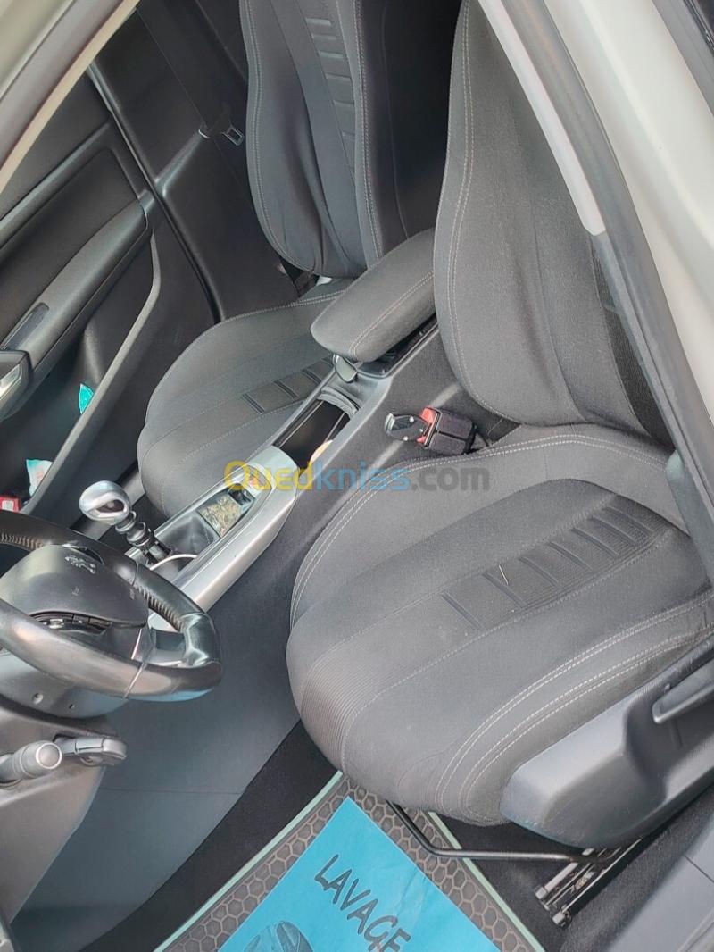 Peugeot 308 2015 Allure 8
