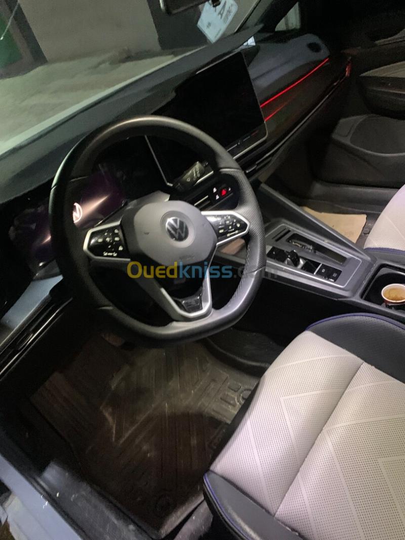 Volkswagen Golf 8 2025 R Black Edition  4