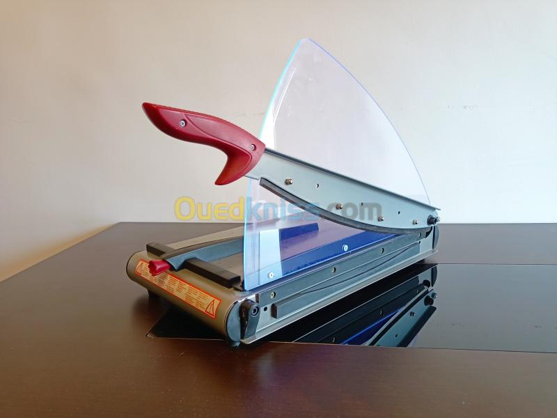 Massicot à guillotine , coupe-papier de 38 cm, capacité de 16 feuilles, robuste, avec rail de protection et verrouillage de lame pour papier cartonné, pour la maison, le bureau et l'école