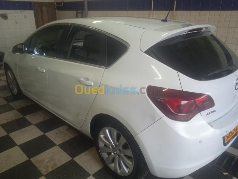 Opel Astra 2011 Astra 11